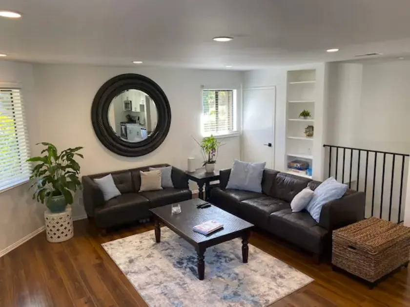 Located In The Heart Of The West Side - Image 1