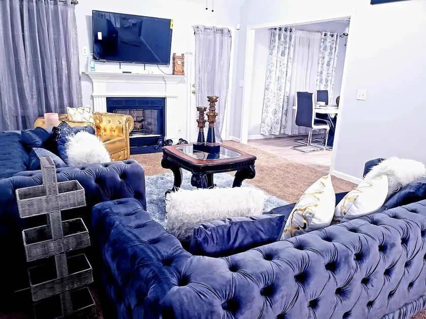 Spacious 5b/3b Home with Jetted tub 10 guests - Image 1