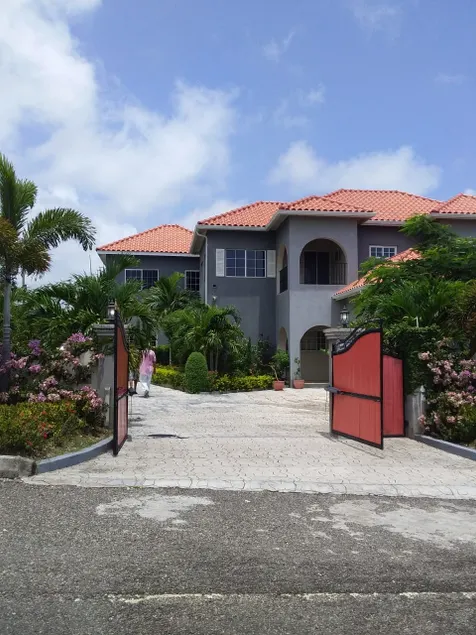 Modern Ambience close to attractions in Ocho Rios - Image 1