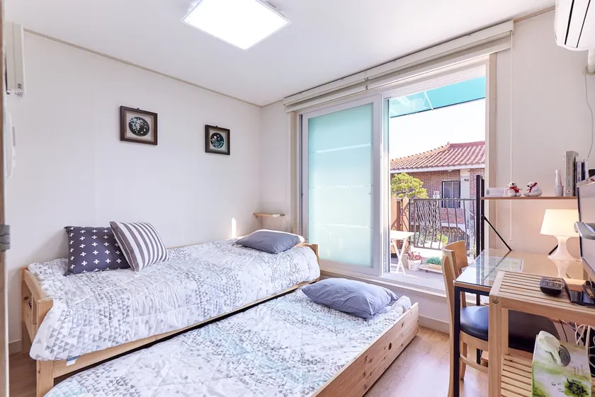 Clean and Cozy House in Gangnam - Image 1
