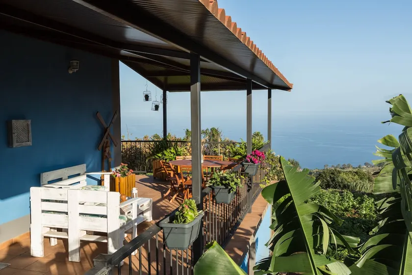 Maison de vacances \"Casa el Obispo\" avec vue sur la montagne, vue sur l'océan et terrasse - Image 1