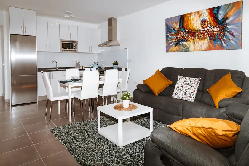 VICTORIA 3 BEDROOM APARTMENT - Image 1