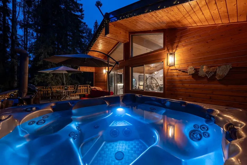 Firelōge | Hot Tub | Sauna @ The Blaeberry Base - Image 1