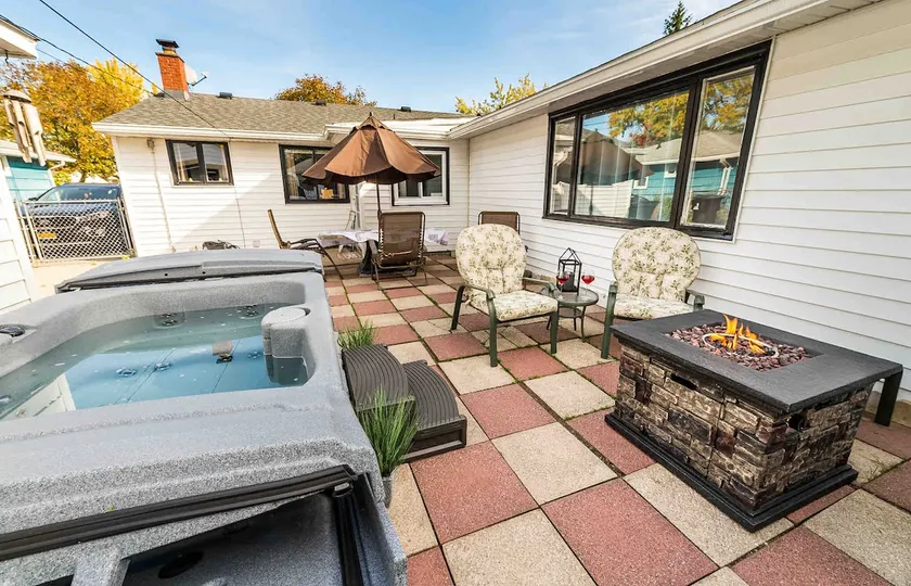 Hot Tub Relaxing Retreat! Near All Attractions! - Image 1