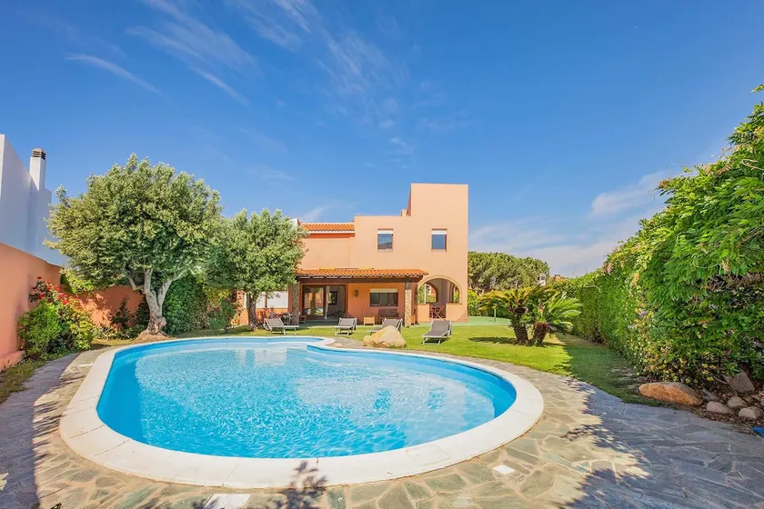 Villa with swimming pool 50 meters from the sea - Image 1