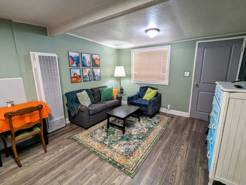 Greenbriar: Kitchenette / 1 bdrm - Image 1