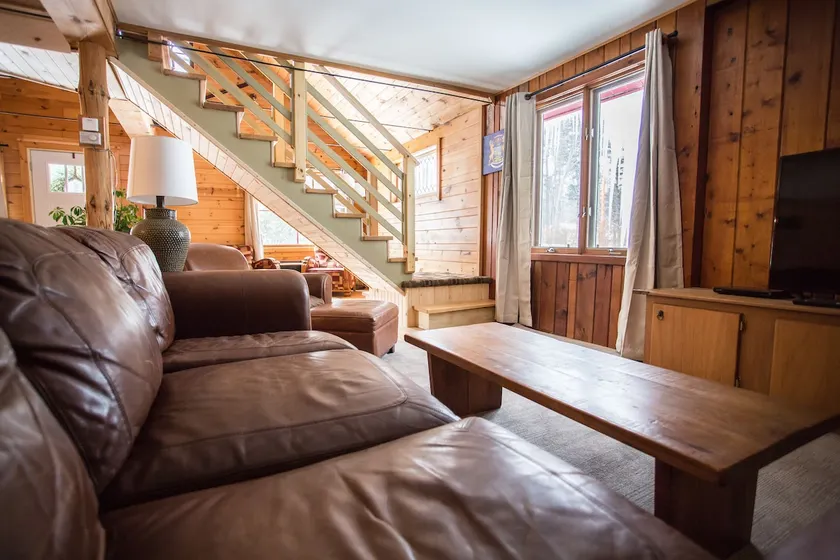 Come Stay At PHIL'S 550 - Image 1