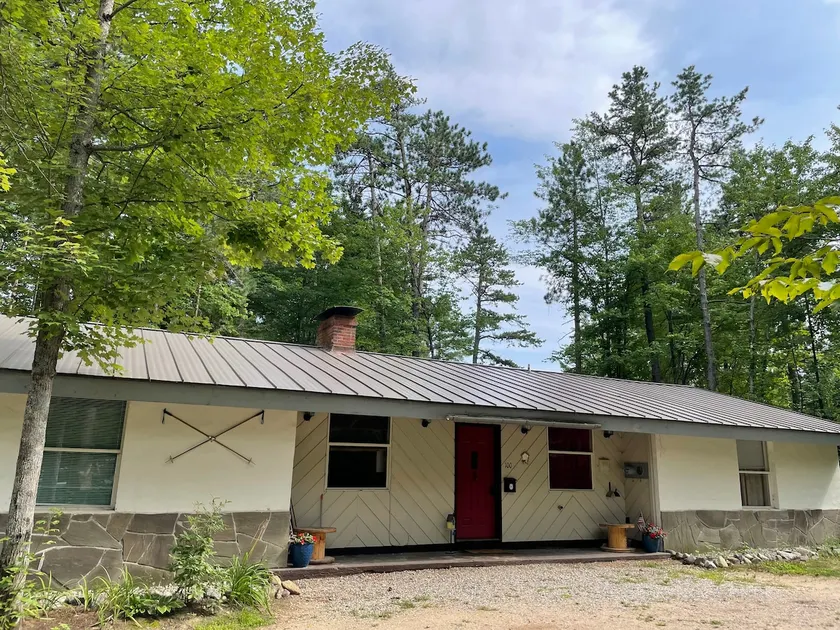 Locally Owned Pet Friendly N. Lakes One Level Home - Image 1