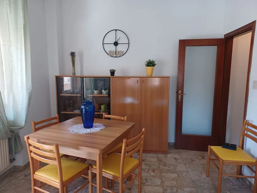 Air-conditioned Waterfront Apartment 8A - Image 1