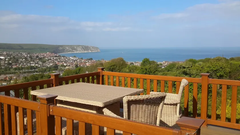Breathtaking sea views from this light, cosy lodge - Image 1