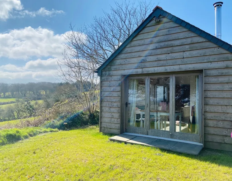 Cozy, countryside cabin. Walks from door. EV chrg. - Image 1
