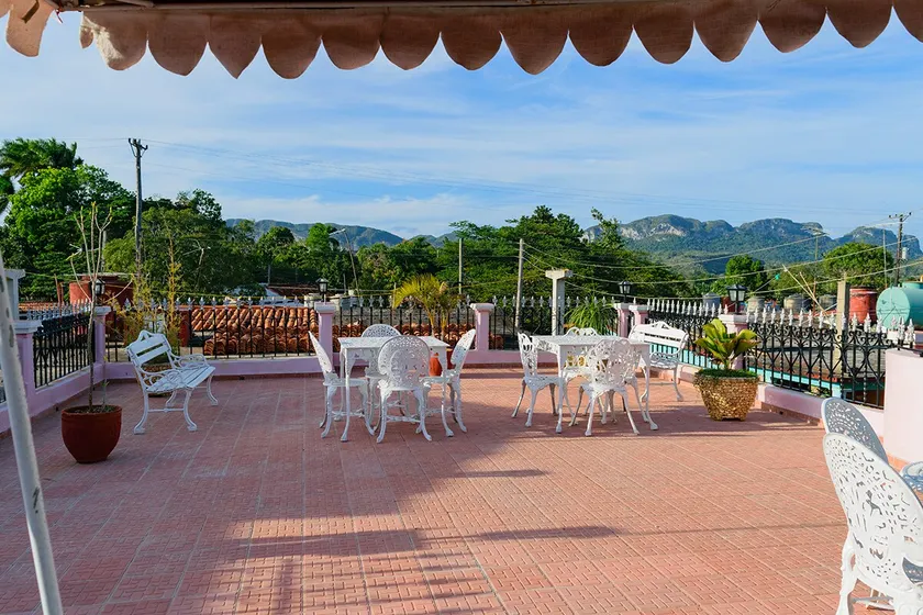 Beautiful Hostel Amanecer, Hersis and Ricardito. - Image 1