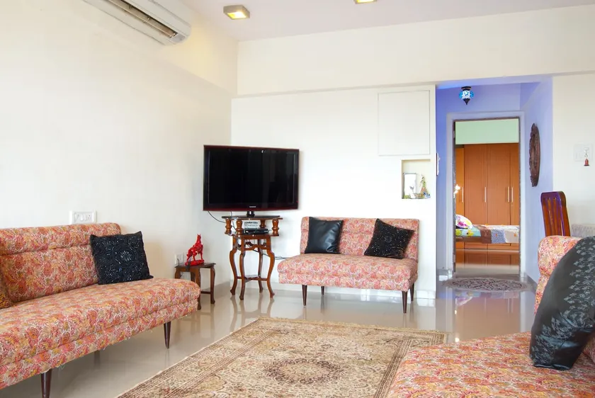Spacious apartment in South Mumbai - Image 1