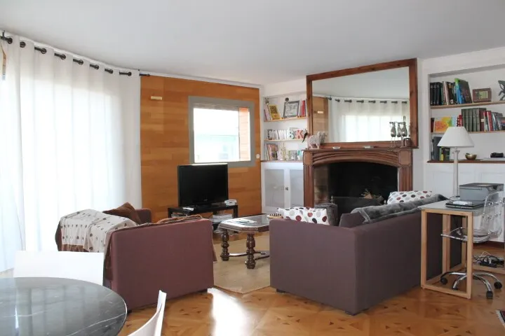 DELUXE 3BD with BEAUTIFUL VIEWS - Image 1