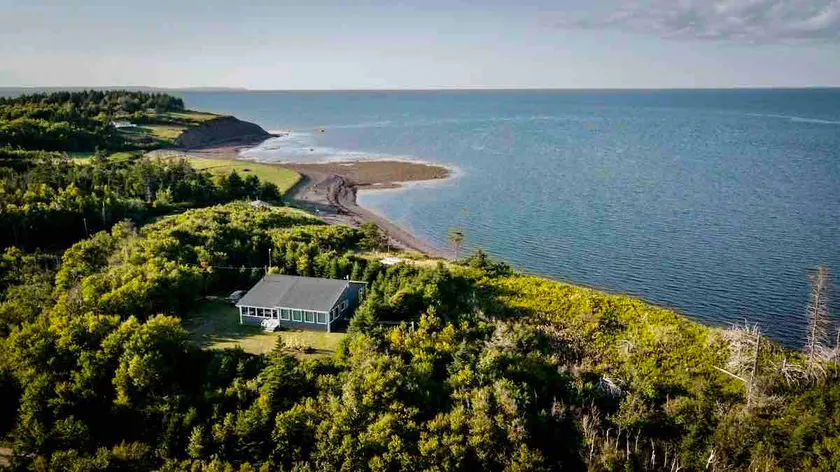 Private Oceanfront Fisherman’s Cottage - Image 1