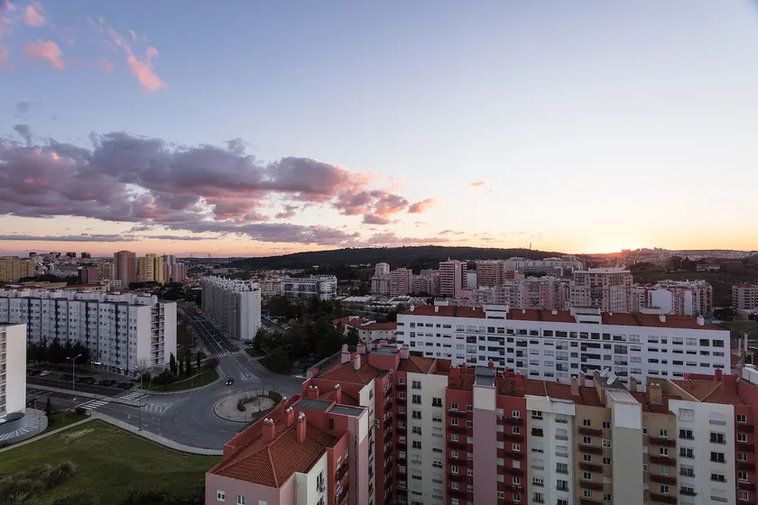 Skyscraper Riverview Lisbon with Indoor Pool - Image 1