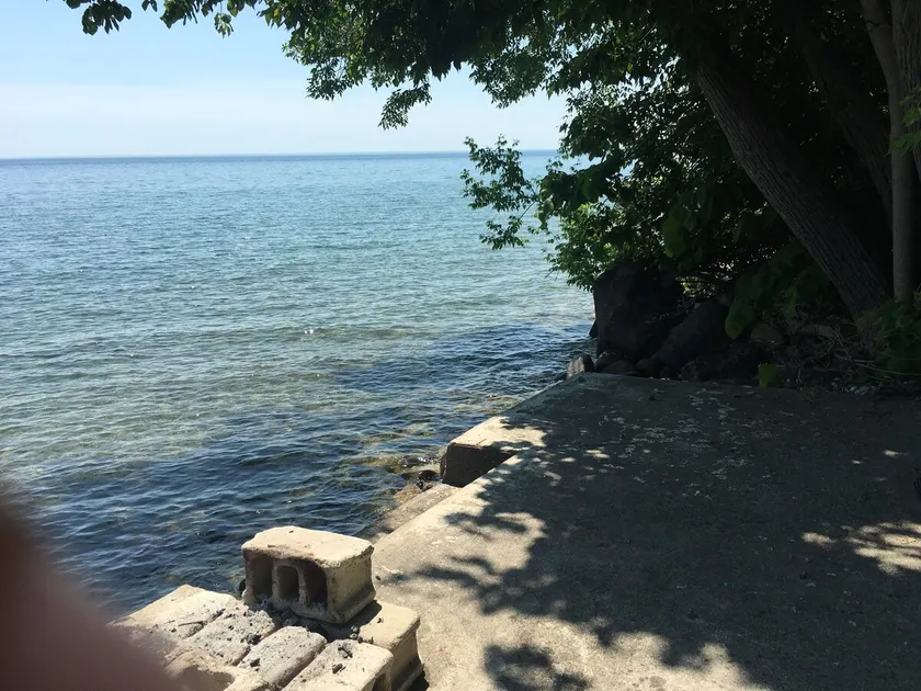Waterfront Executive Family Cottage - Image 1