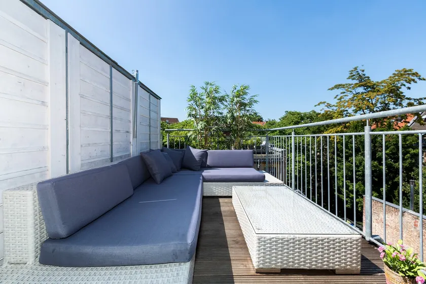 In the heart of the city: Beautiful rooftop apartment - Image 1