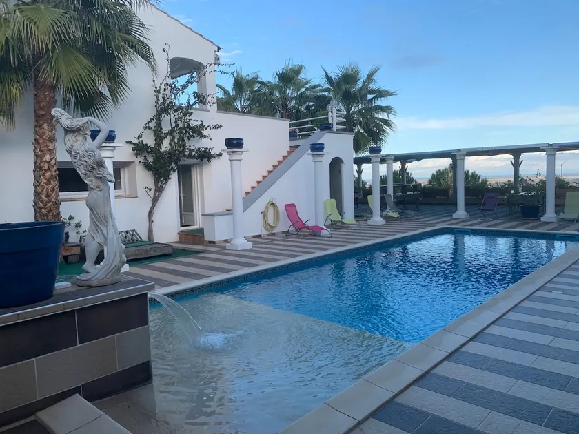 80 m2 apartment in villa with pool next to Bastia - Image 1