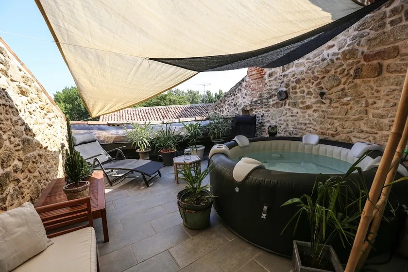 Atypical house in medieval city - Image 1