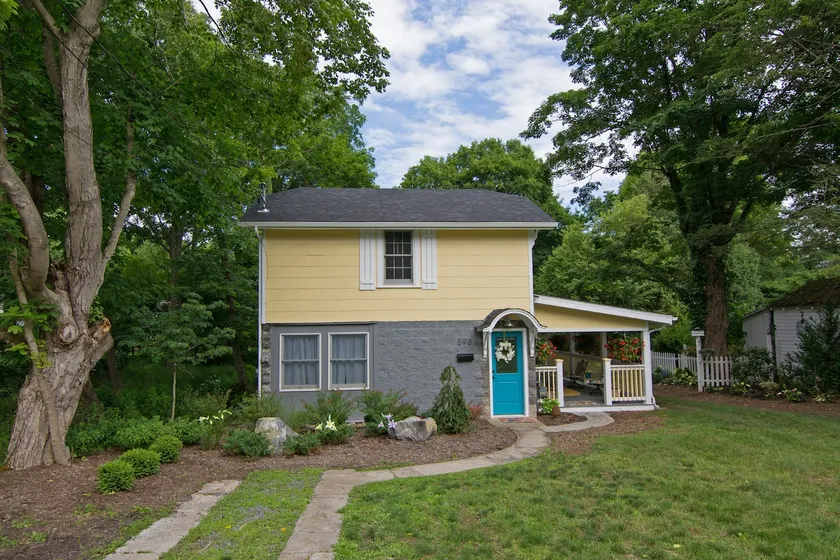 1930's cottage in Lewisburg's Historical District - Image 1