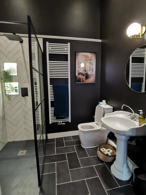 Beautiful Flat – Private Room in Mansion! (2) - Image 1