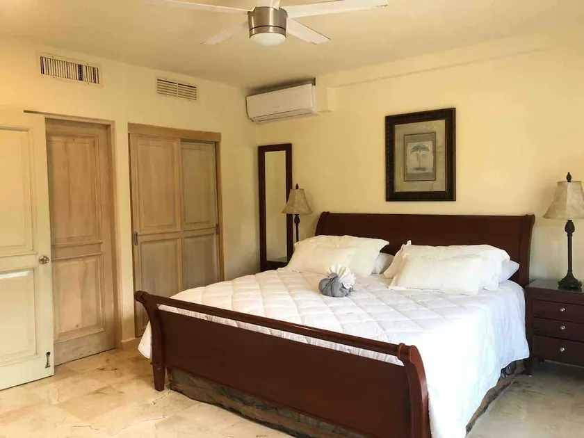 Beautiful condo infront of the Marina - Image 1