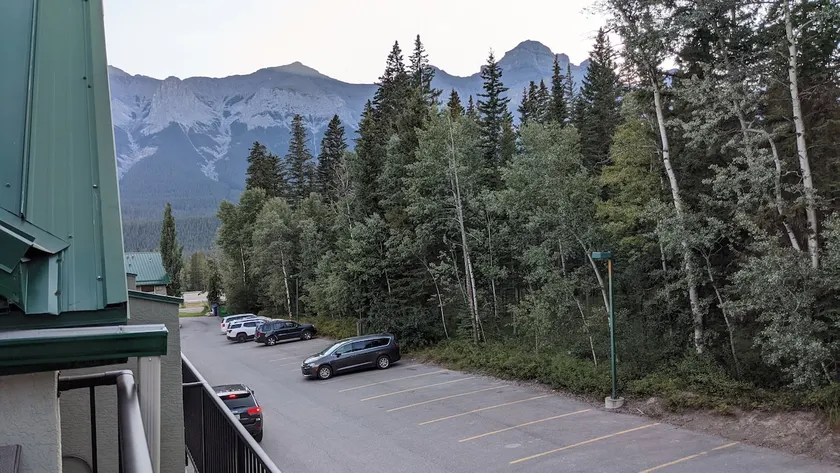 ❤Mountain Chalet on the Very Edge of Banff Forests - Image 1
