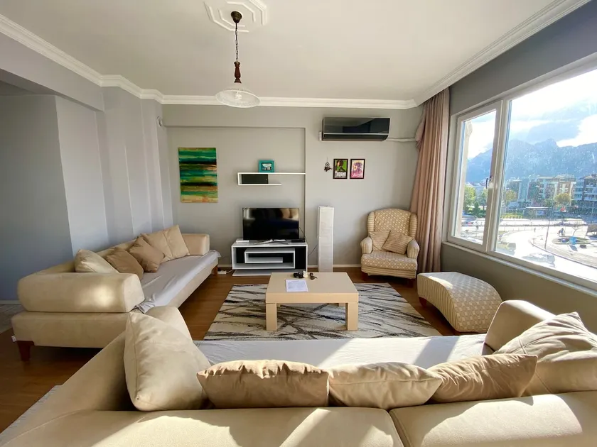 Refurnished flat near Konyaaltı beach - Image 1