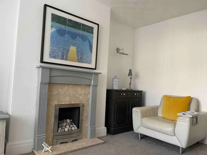 Peaceful 2 bed flat/ sleep 3/close to shops - Image 1