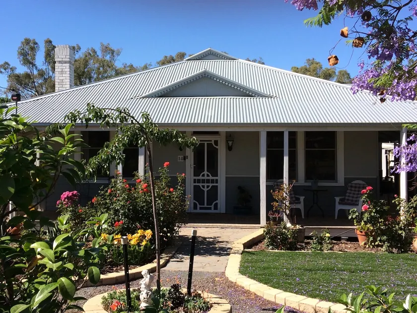 MULBERRY COTTAGE - Image 1