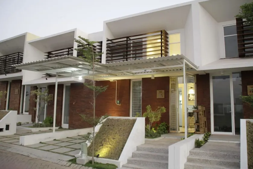 Comfortable home, affordable price, mountain vibe - Image 1