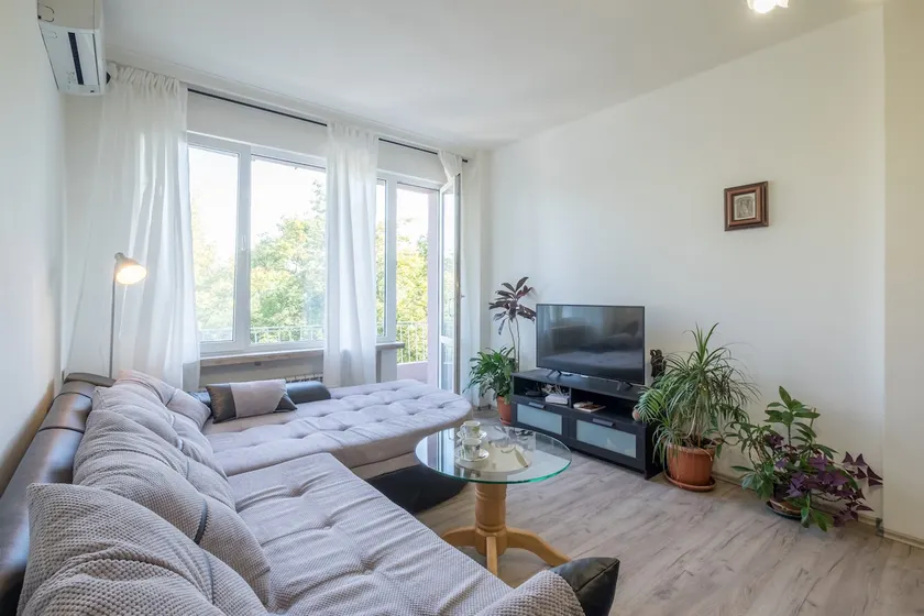 Comfortable 2 Bedroom Flat/Top Central location/ - Image 1