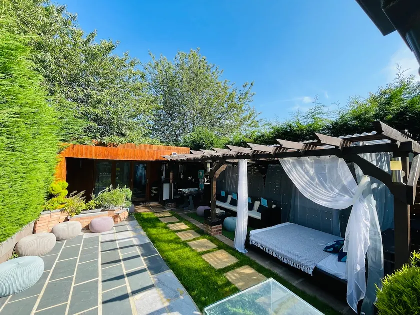 Tropical Style House Near Newcastle City Centre - Image 1