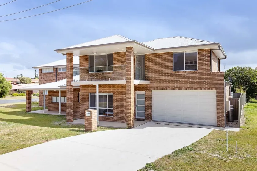 5B Bent Street - stor duplex med ducted air con, WIFI & Foxtel - Image 1