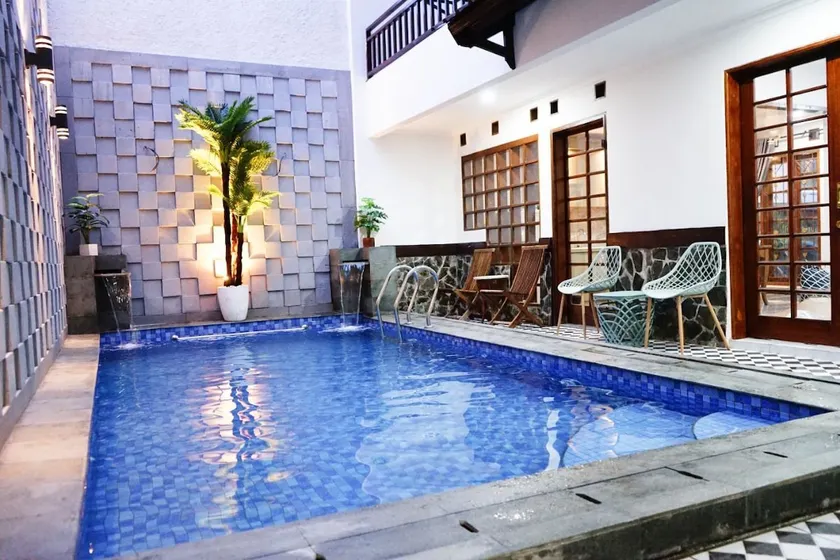 Villa Davina Sentul - Image 1