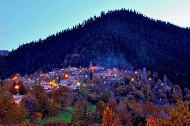 Beautiful chalet in a fir-tree-covered village in Vardousia - Image 1
