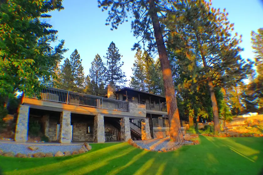 Mountain Shadows Retreat - Image 1