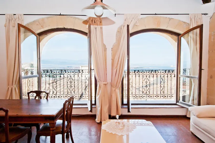 Panoramic apartment in the centre - Image 1