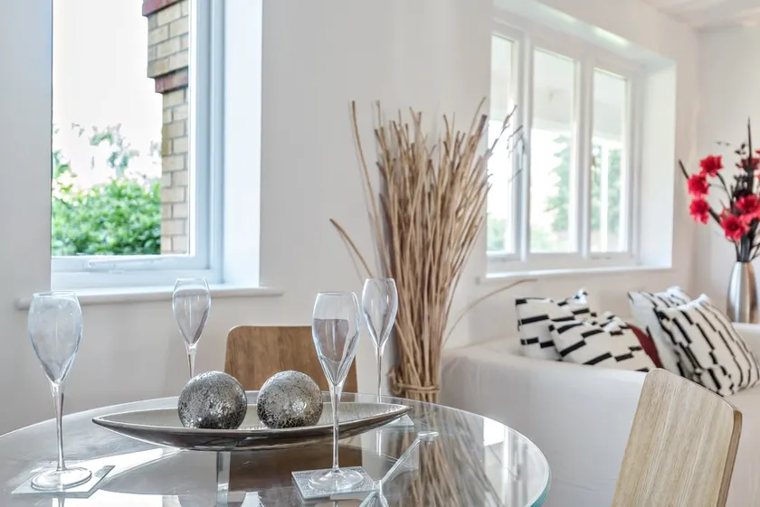 2 Bed Flat, Dedicated workspace, Parking, 4KTV - Image 1