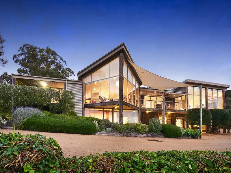 Harry's Red Hill - Image 1