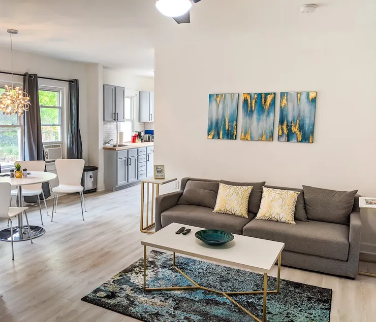 Mid-Century Modern 1BR Home, Parking - Image 1