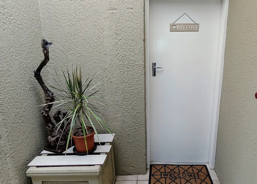 Caro's Corner Northwold-Family style flat. - Image 1