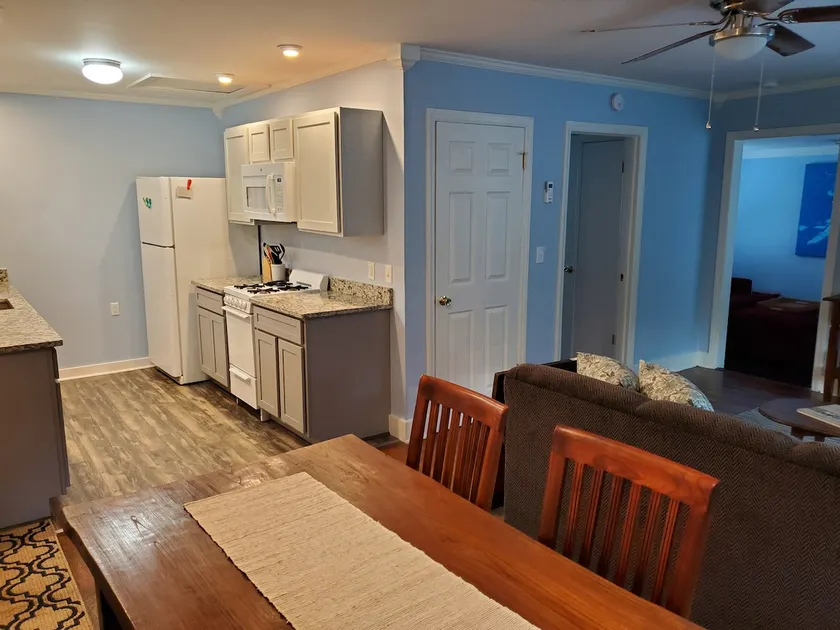 Paradise Blue, bright, airy carriage house in town - Image 1