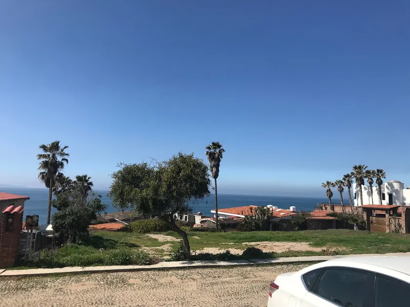 Panoramic ocean view with beach access - Image 1