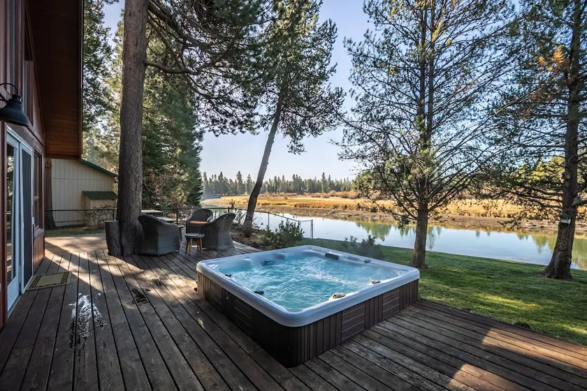 Big River Getaway *Spectacular Riverfront Property - Image 1