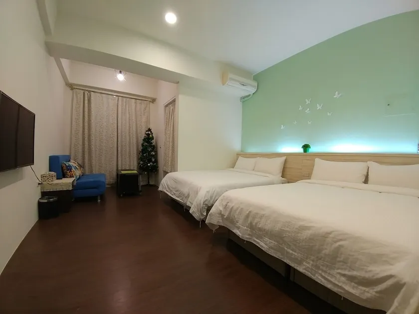 Luodong Night Market Cozy 4-Person Suite, suitable for 2-5 people - Image 1