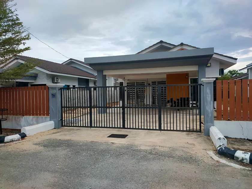 Adam Homestay Besut - Image 1