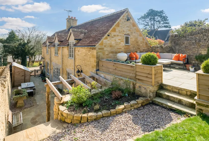 5* Gorgeous Stone Cottage in an Idyllic Picture Postcard Village. Parking/Garden - Image 1