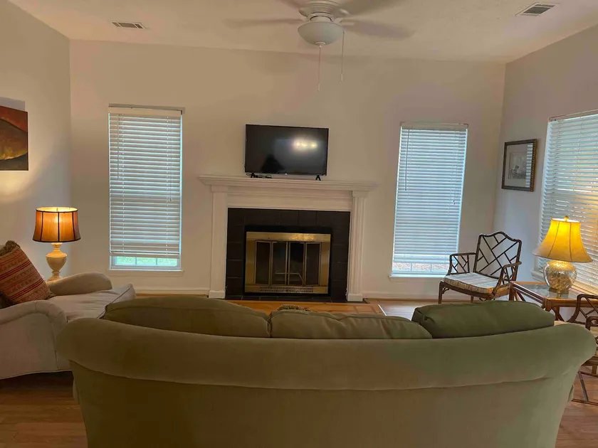 Avail short or long term 8/1/convenient location - Image 1
